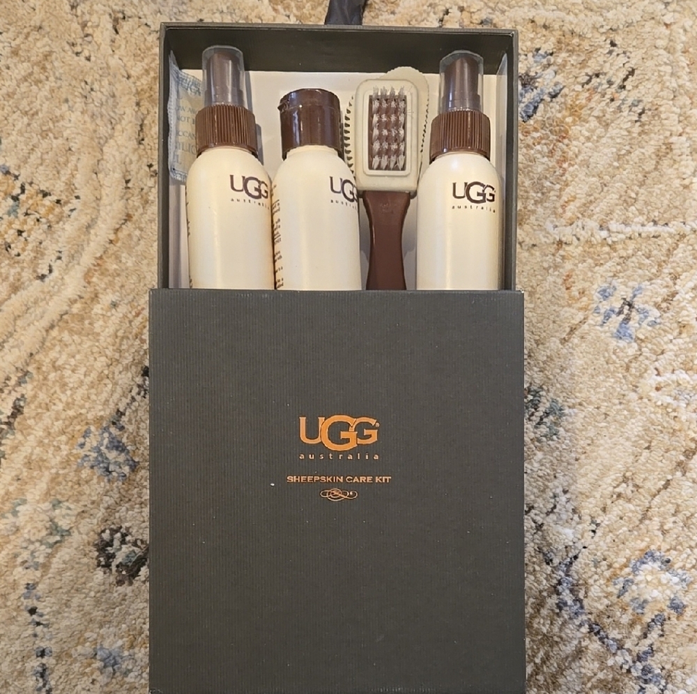 UGG Sheepskin Care Kit - Cream and Brown